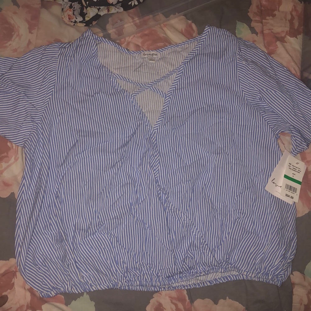 Cute Trendy Crop top NWT